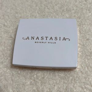 Anastasia Beverly Hills Iced Out Highlighter